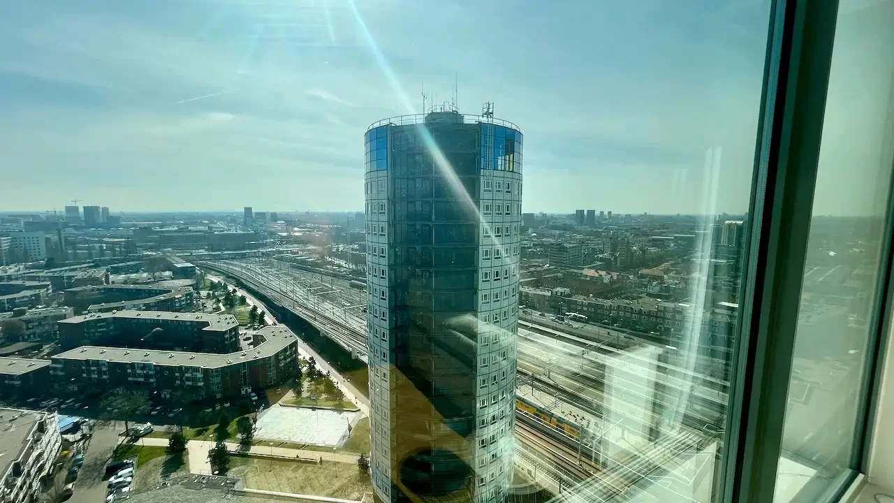 geblurde versie van de foto als achtergrond