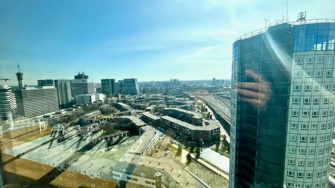 geblurde versie van de foto als achtergrond