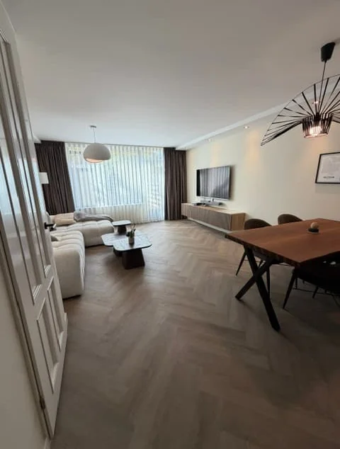 geblurde versie van de foto als achtergrond