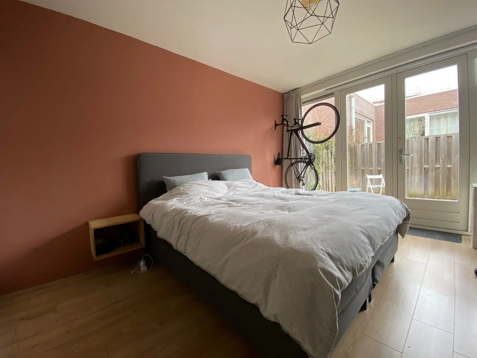 geblurde versie van de foto als achtergrond