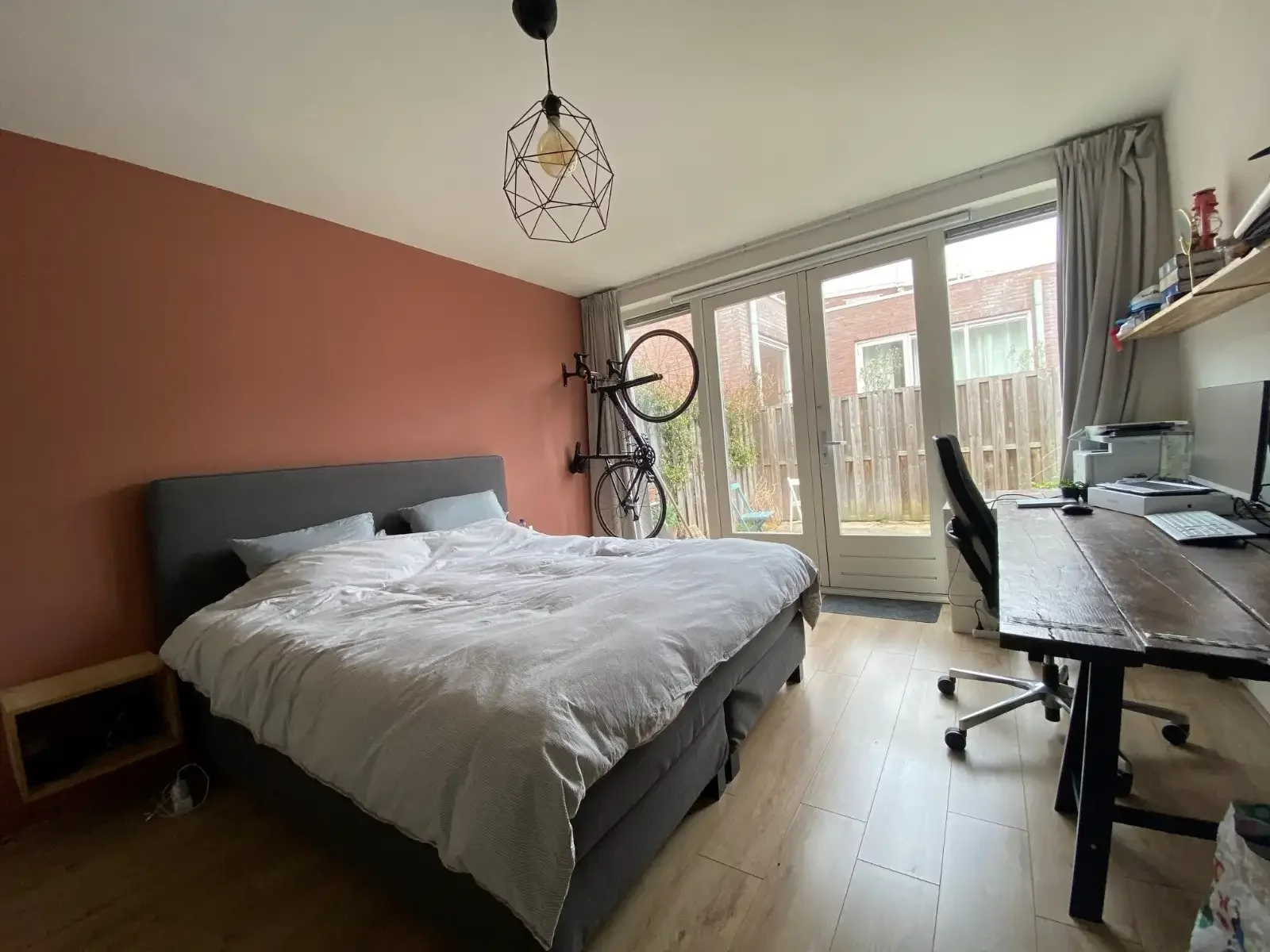 geblurde versie van de foto als achtergrond