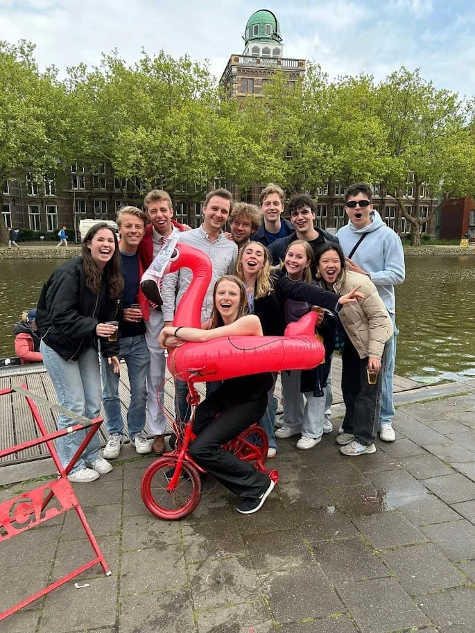 geblurde versie van de foto als achtergrond