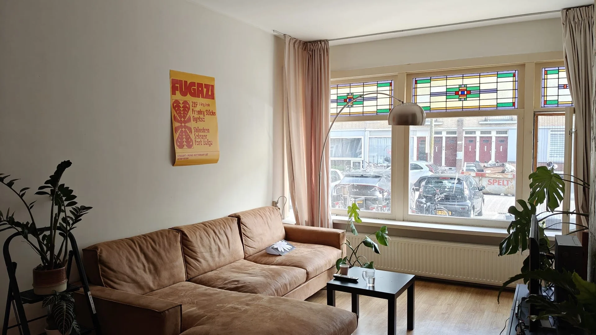 geblurde versie van de foto als achtergrond