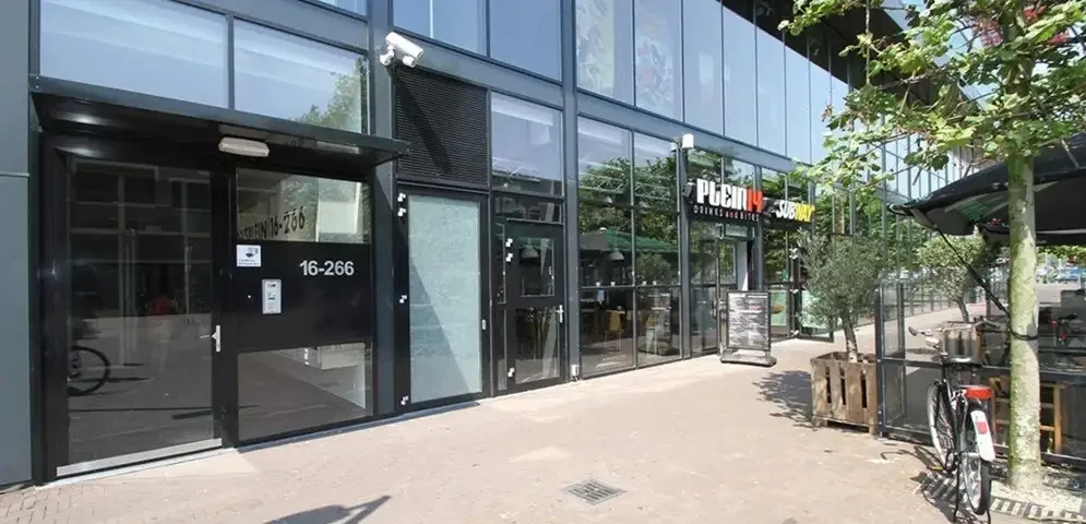 geblurde versie van de foto als achtergrond
