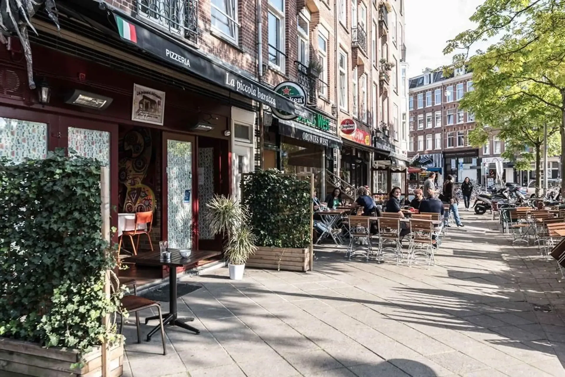 geblurde versie van de foto als achtergrond