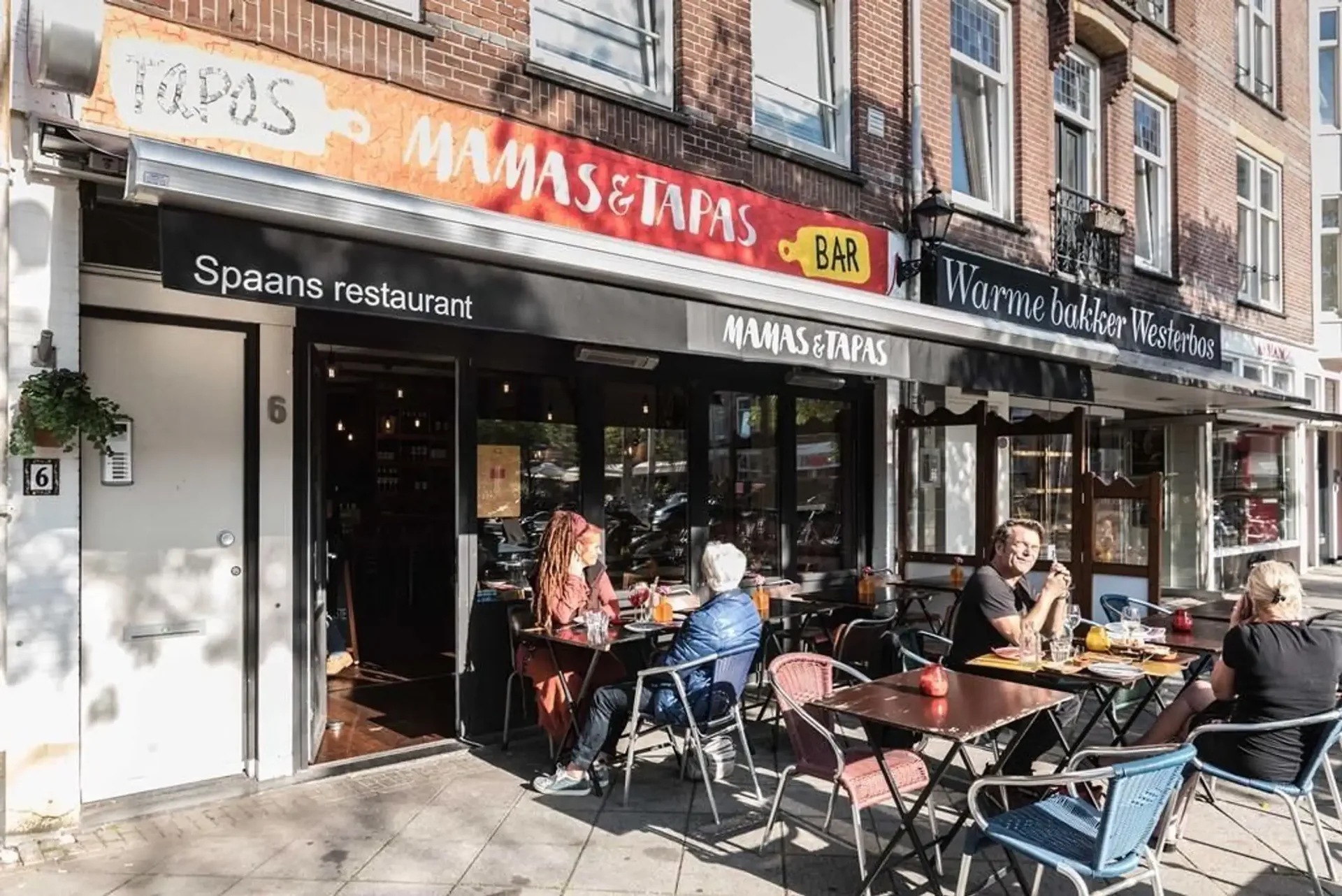 geblurde versie van de foto als achtergrond