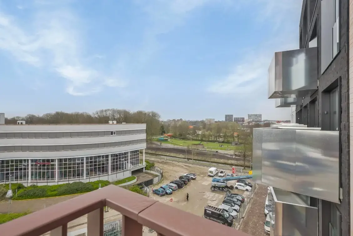 geblurde versie van de foto als achtergrond