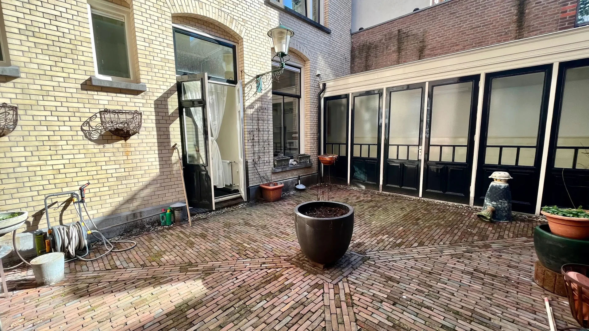 geblurde versie van de foto als achtergrond