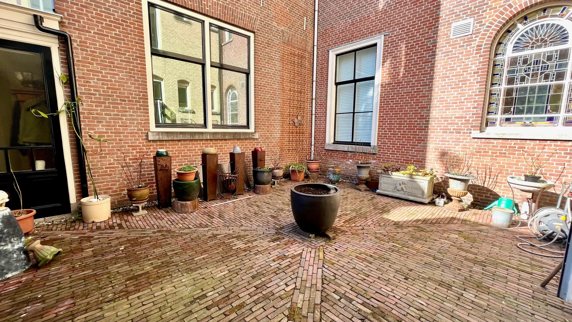 geblurde versie van de foto als achtergrond