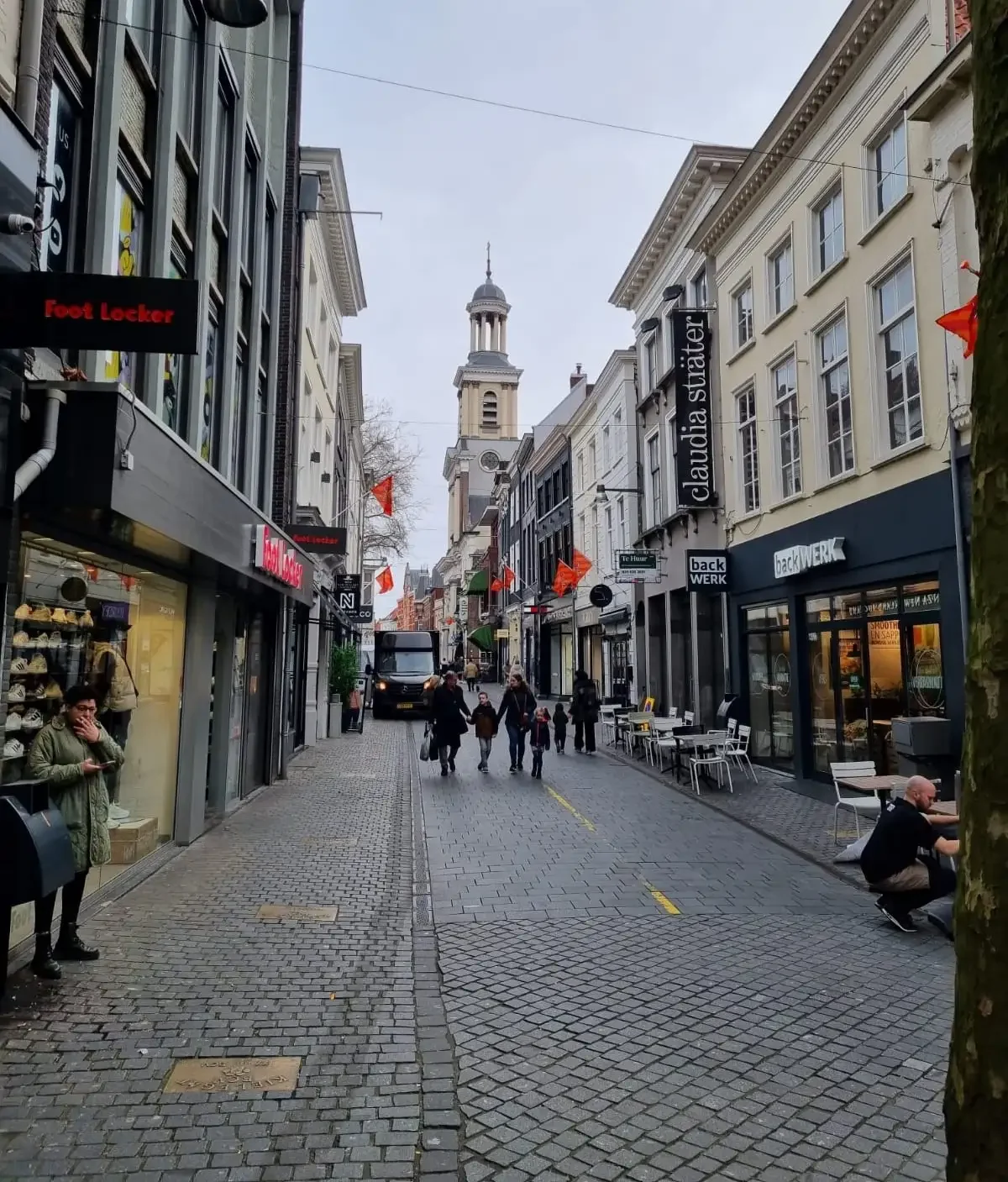 geblurde versie van de foto als achtergrond