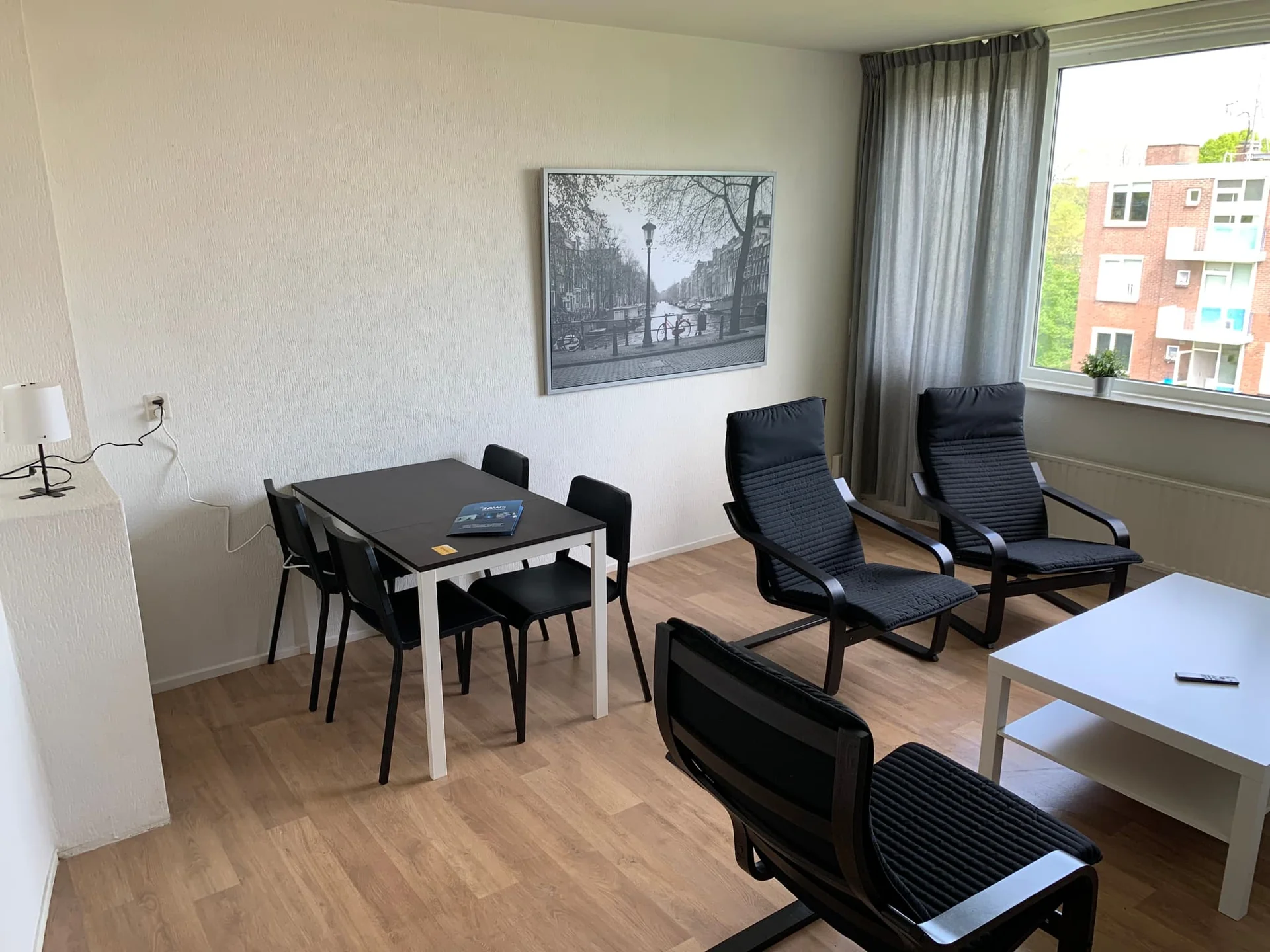 geblurde versie van de foto als achtergrond