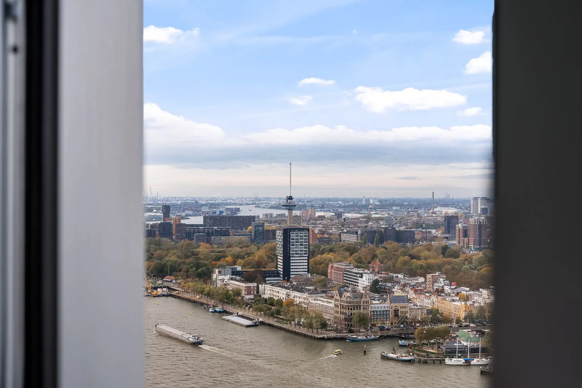 geblurde versie van de foto als achtergrond