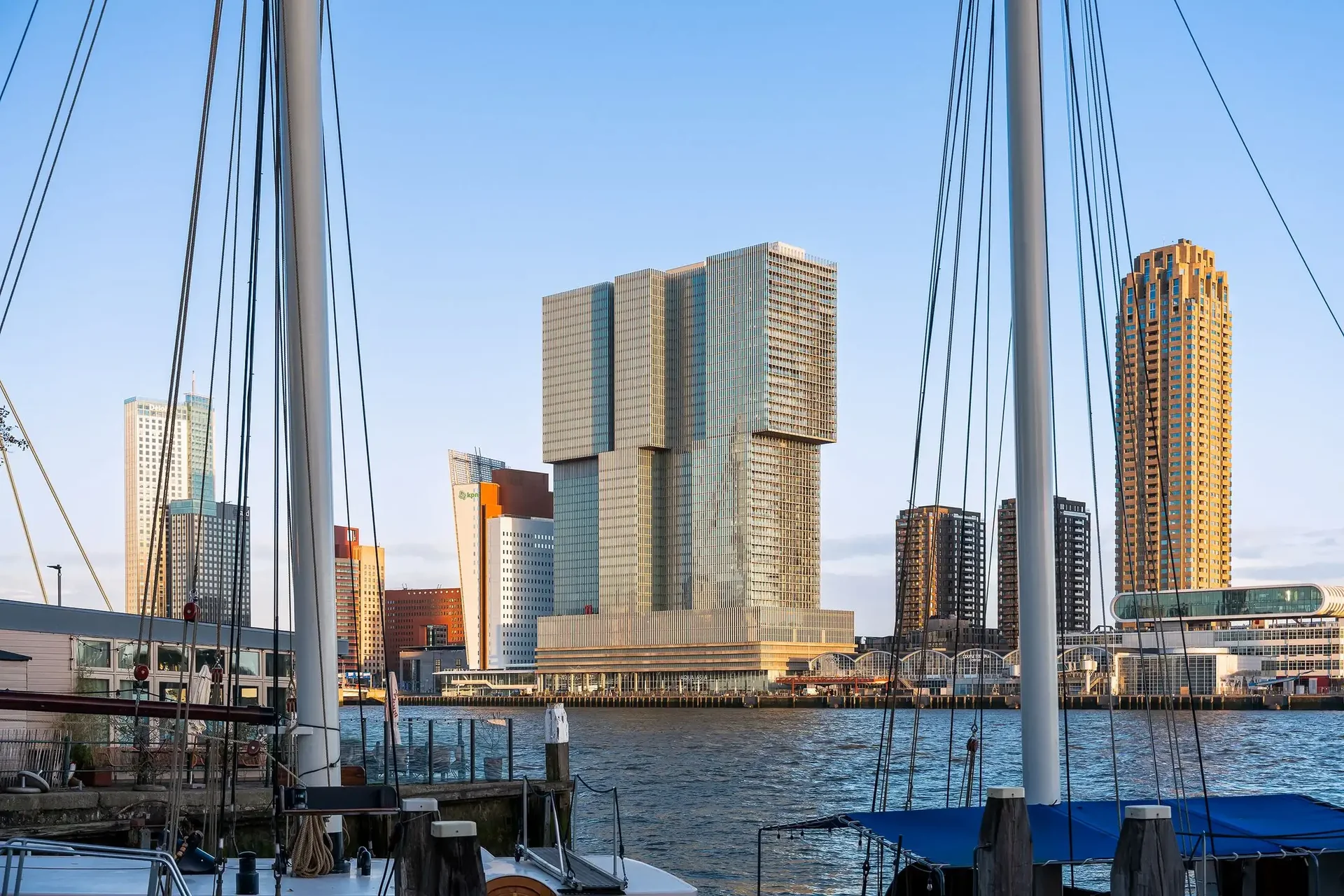 geblurde versie van de foto als achtergrond
