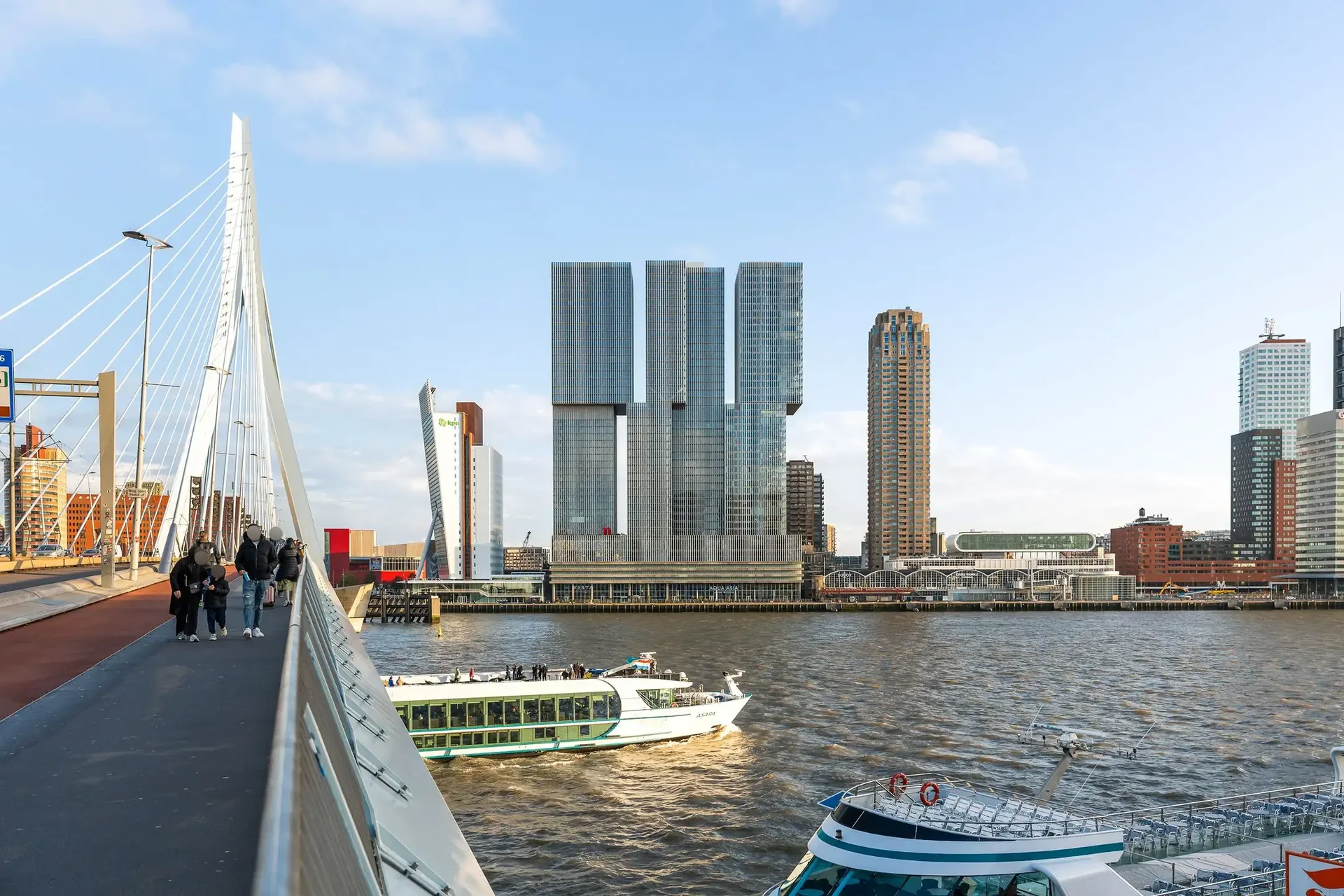 geblurde versie van de foto als achtergrond