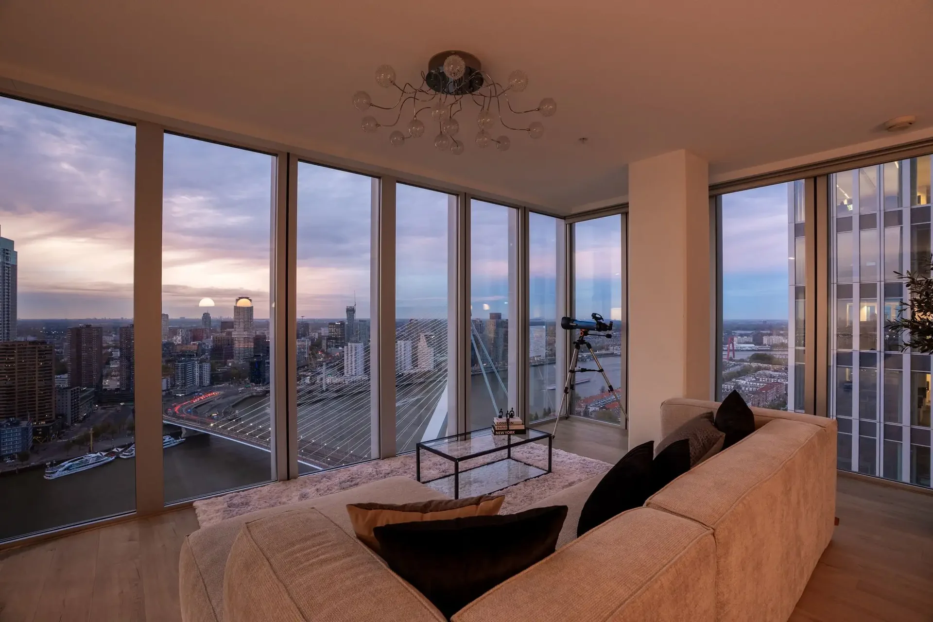 geblurde versie van de foto als achtergrond