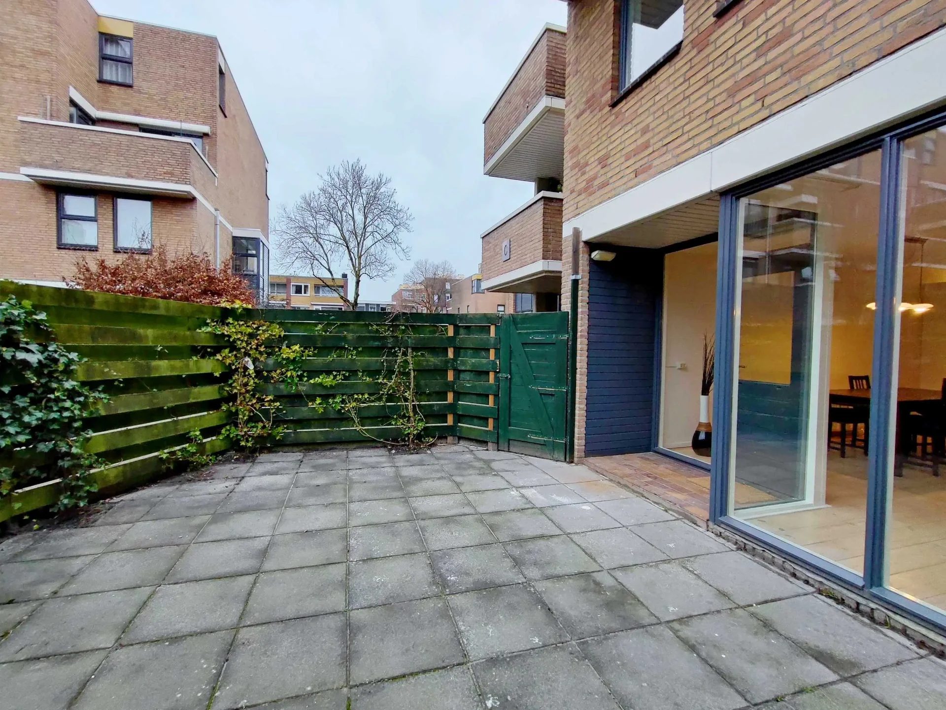 geblurde versie van de foto als achtergrond