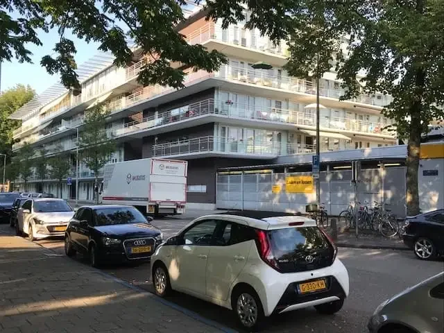 geblurde versie van de foto als achtergrond