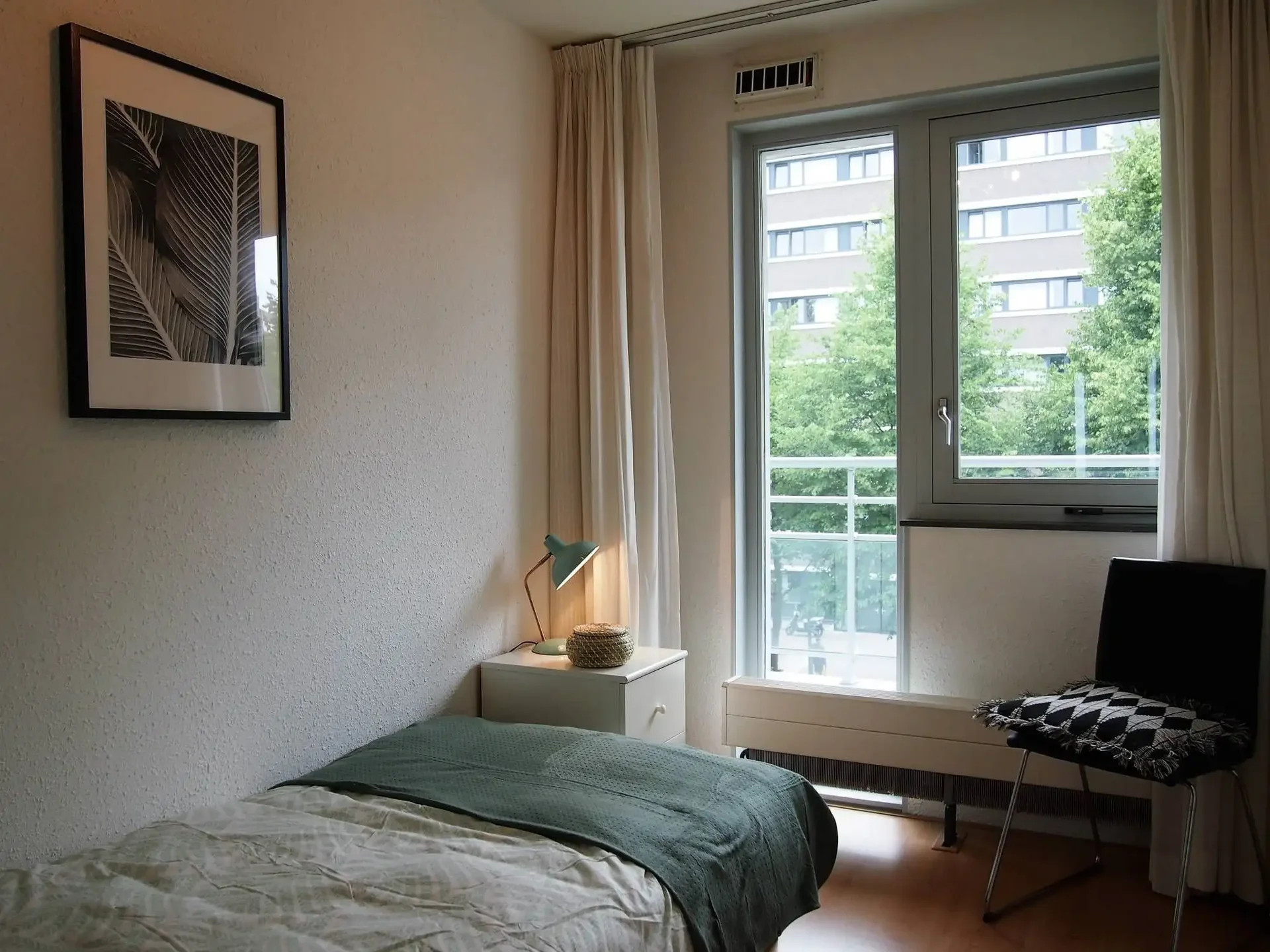 geblurde versie van de foto als achtergrond