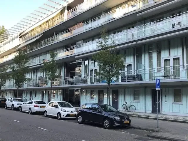geblurde versie van de foto als achtergrond