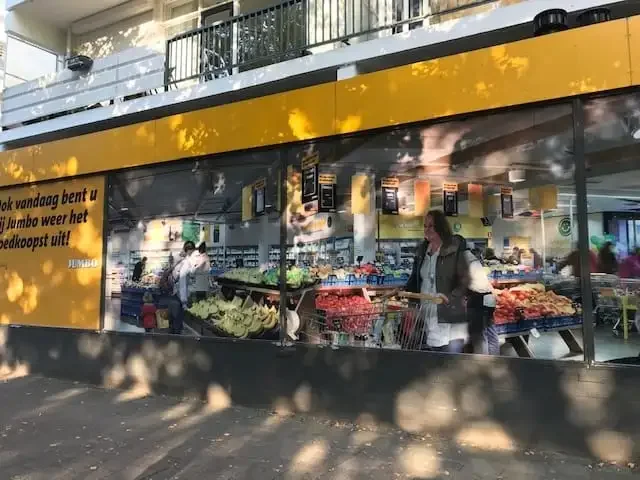 geblurde versie van de foto als achtergrond