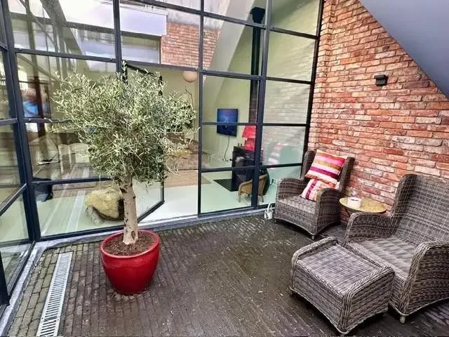 geblurde versie van de foto als achtergrond