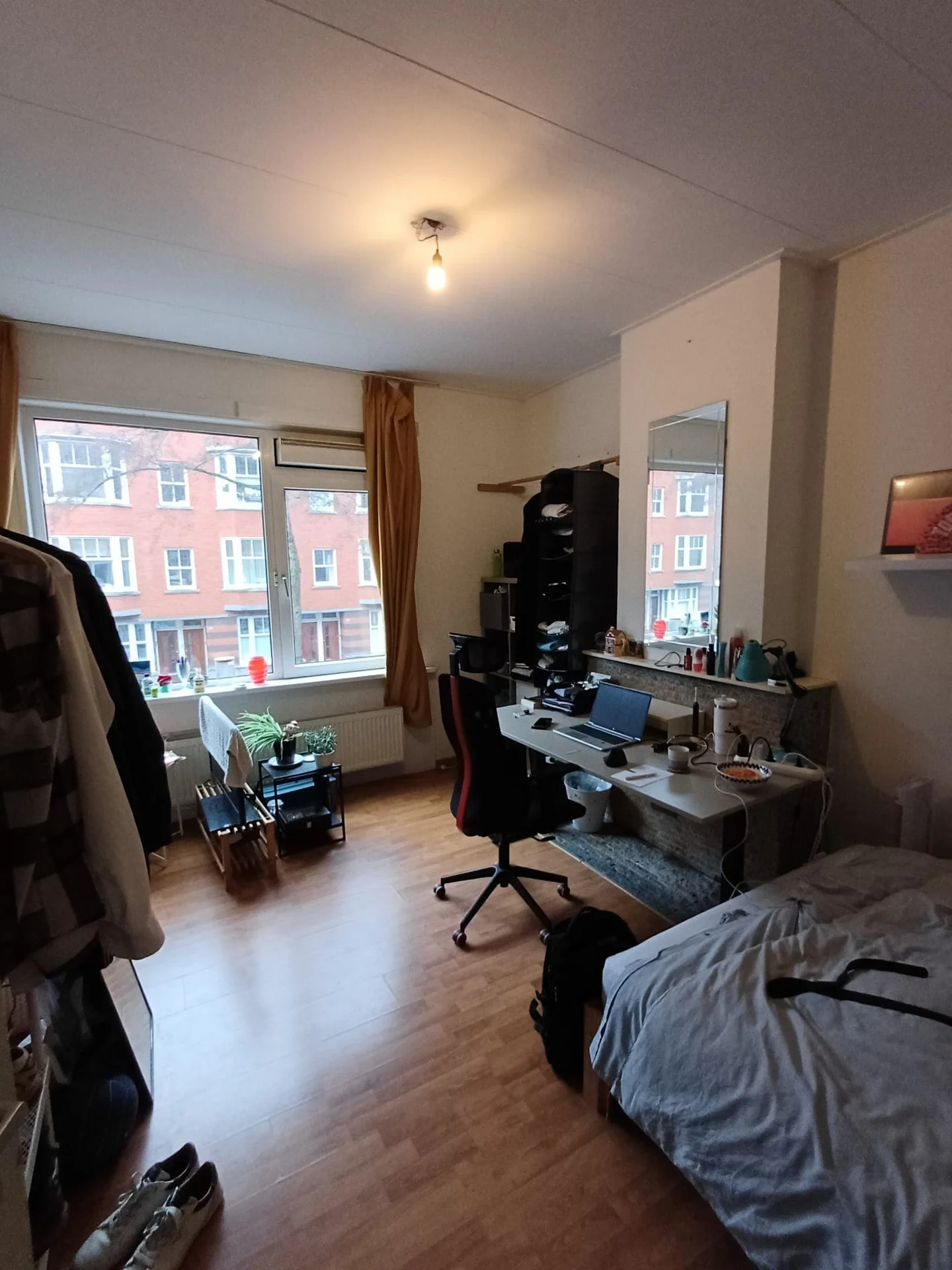 geblurde versie van de foto als achtergrond