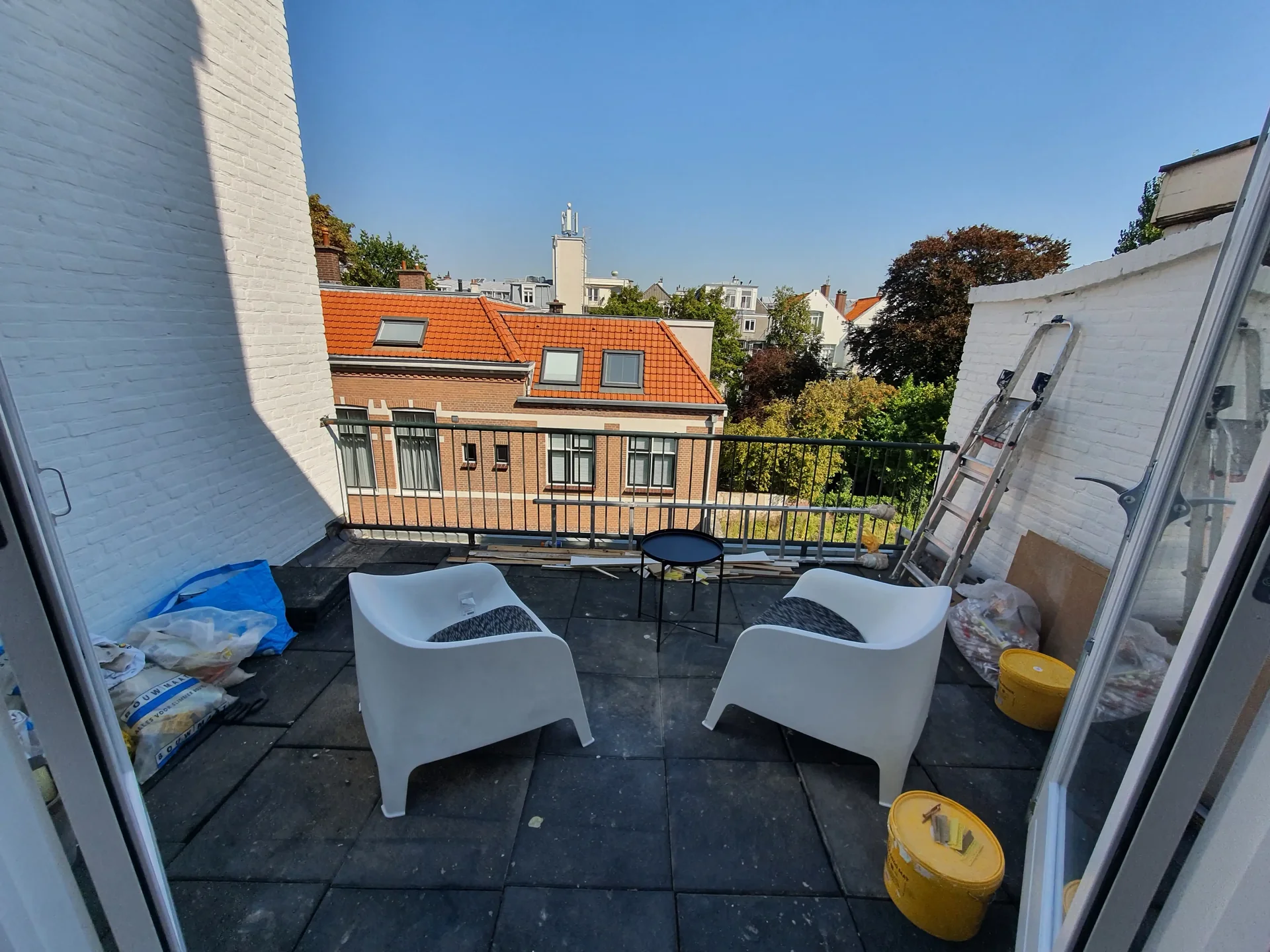 geblurde versie van de foto als achtergrond