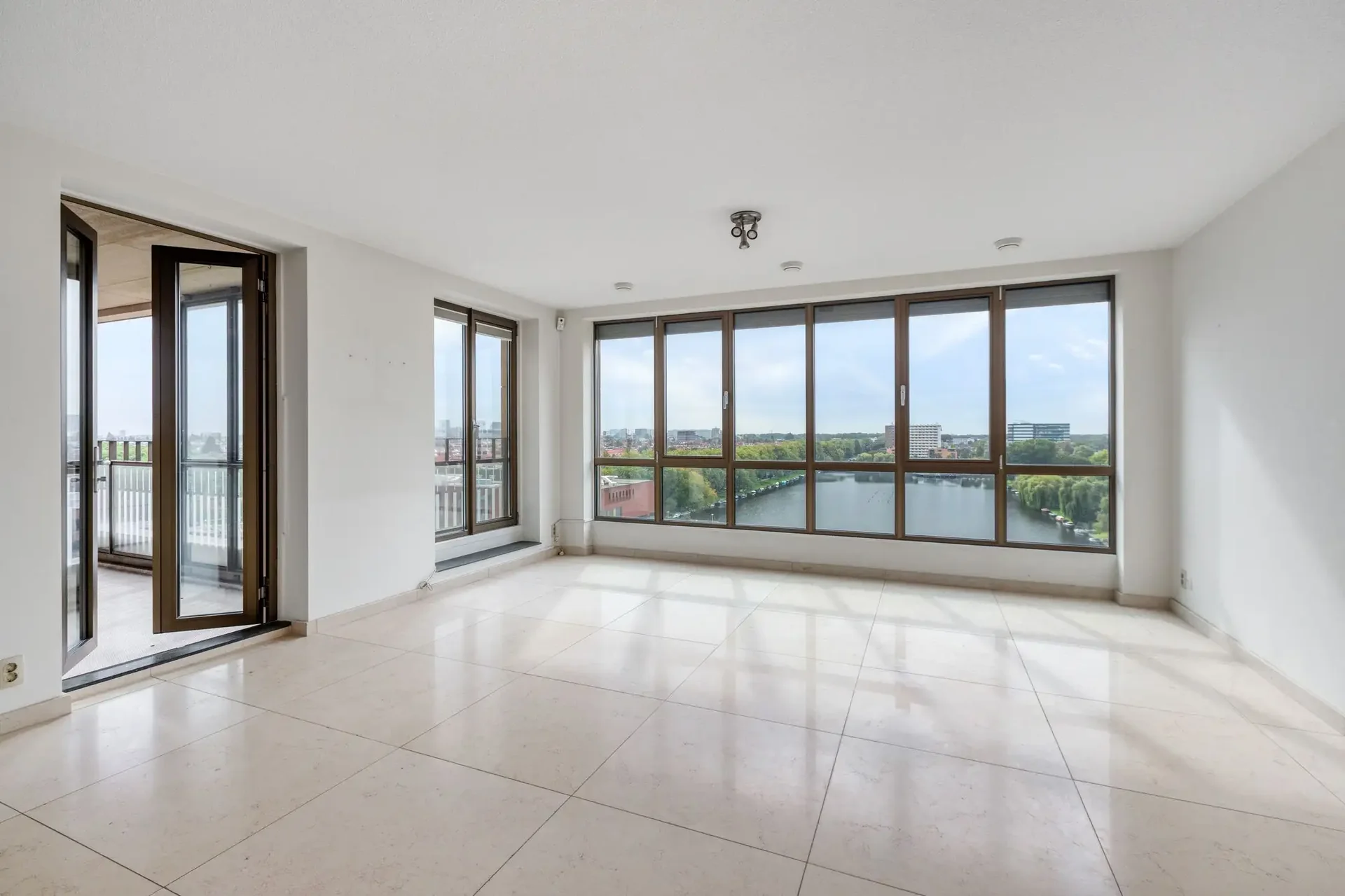 Foto van de Appartement gelegen aan de Saskia van Uijlenburgkade in Amsterdam