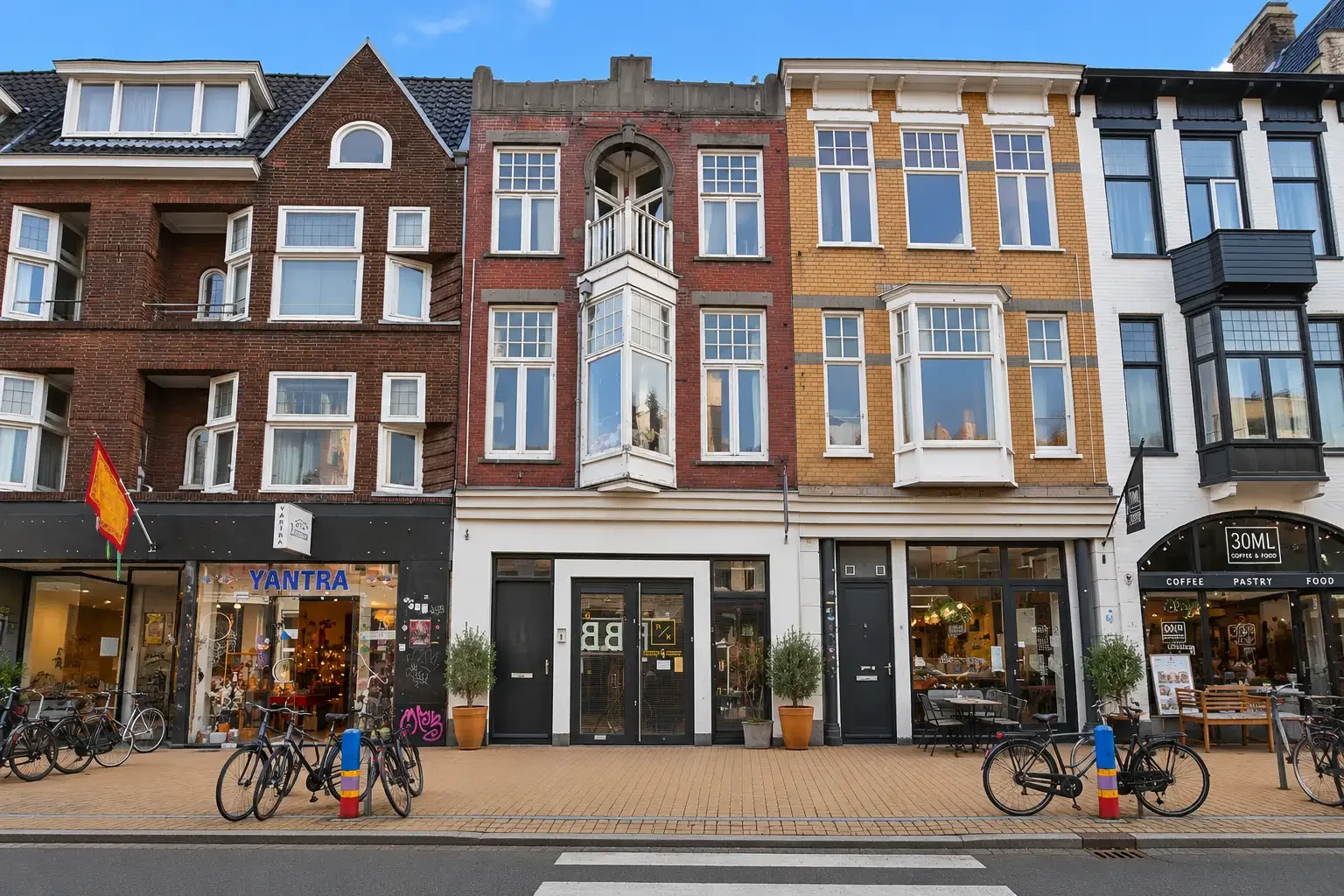 geblurde versie van de foto als achtergrond