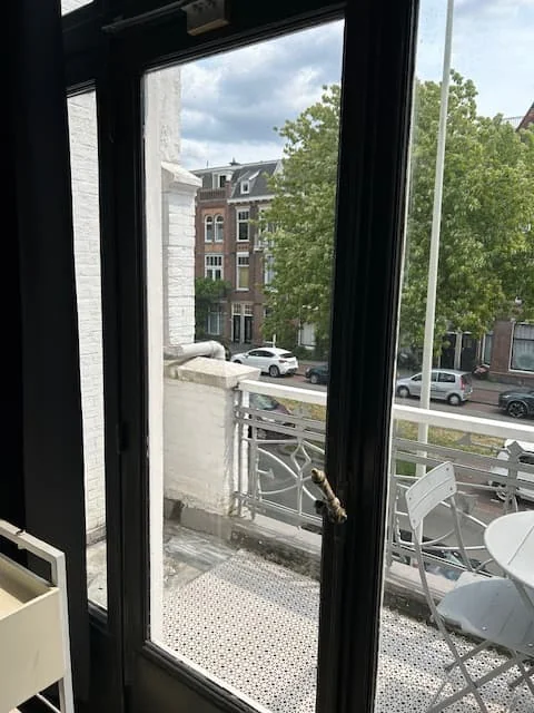 geblurde versie van de foto als achtergrond