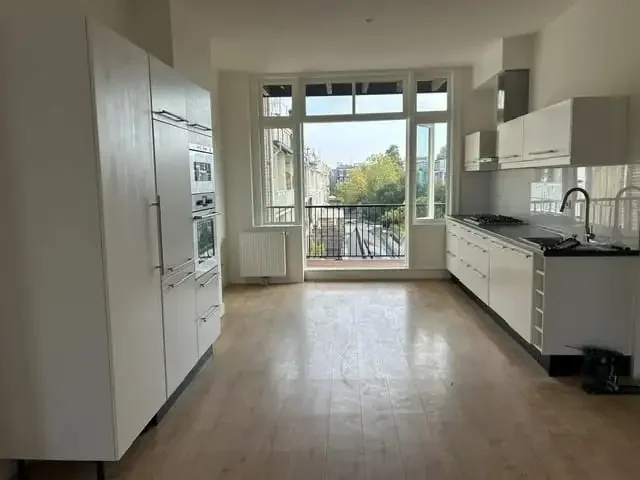 geblurde versie van de foto als achtergrond