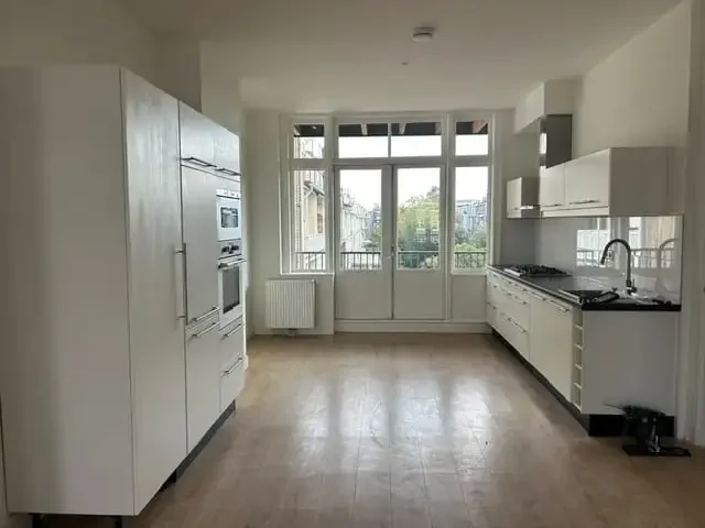 geblurde versie van de foto als achtergrond