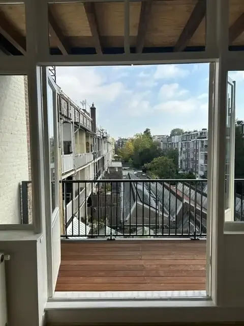 geblurde versie van de foto als achtergrond
