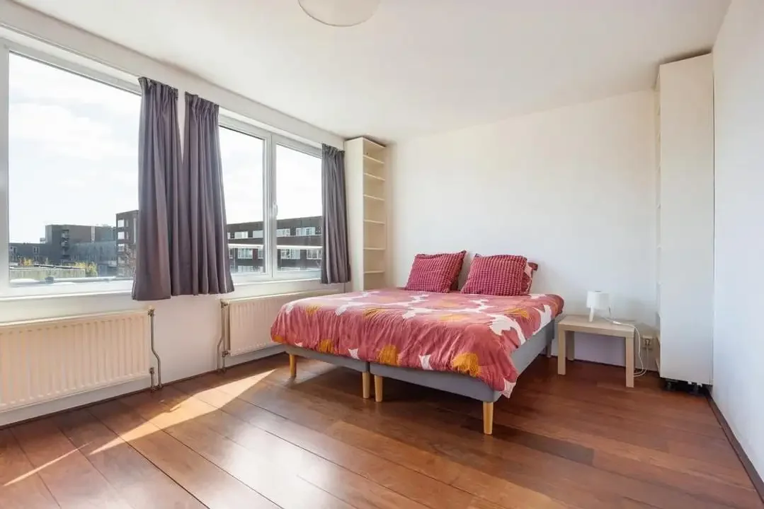 geblurde versie van de foto als achtergrond